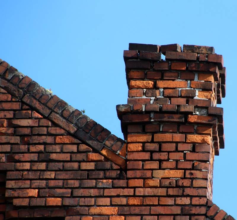 Blog Article - Damaged chimney on an Warren home showing cracks and missing mortar